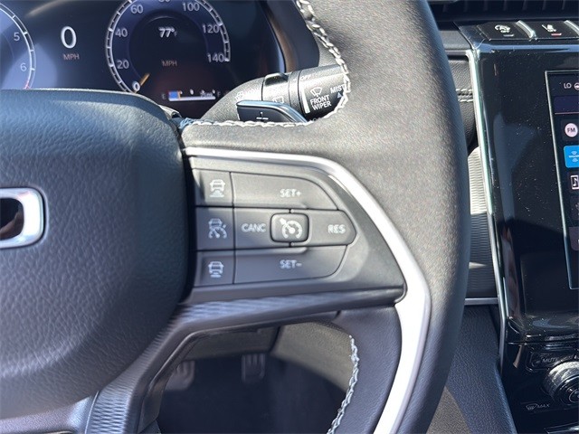 Jeep Grand Cherokee Vehicle Full-screen Gallery Image 18