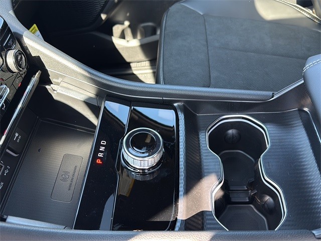 Jeep Grand Cherokee Vehicle Full-screen Gallery Image 20