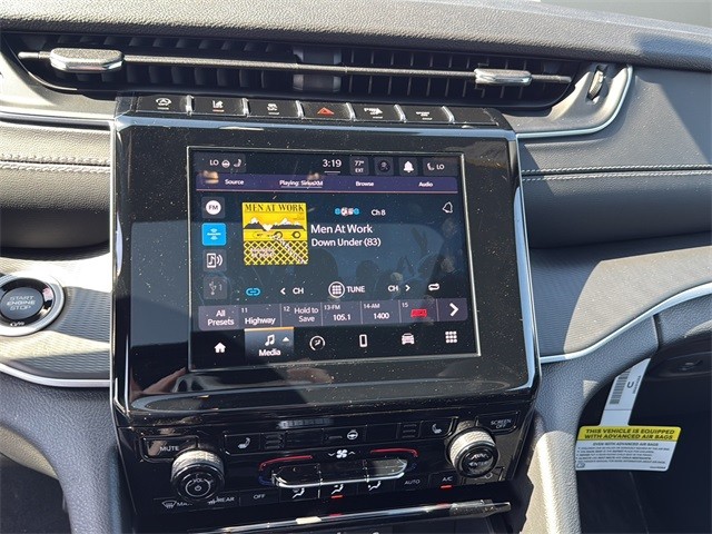 Jeep Grand Cherokee Vehicle Full-screen Gallery Image 21