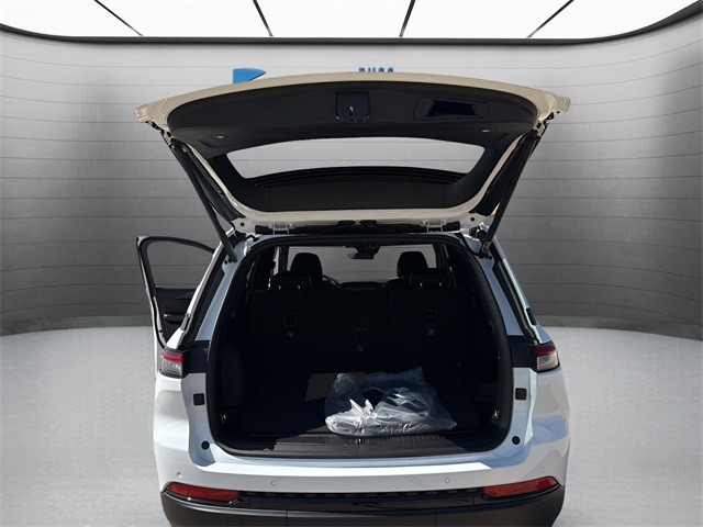 Jeep Grand Cherokee Vehicle Full-screen Gallery Image 25