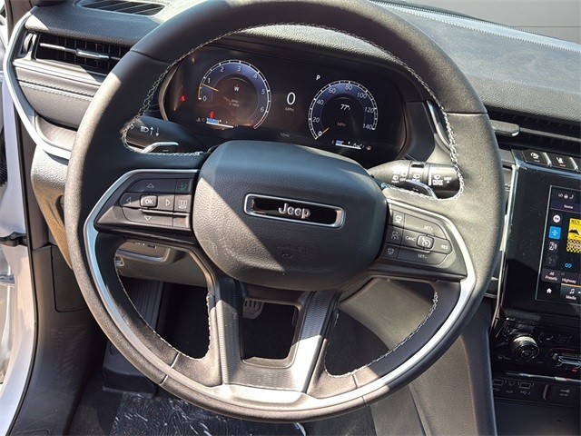 Jeep Grand Cherokee Vehicle Full-screen Gallery Image 26