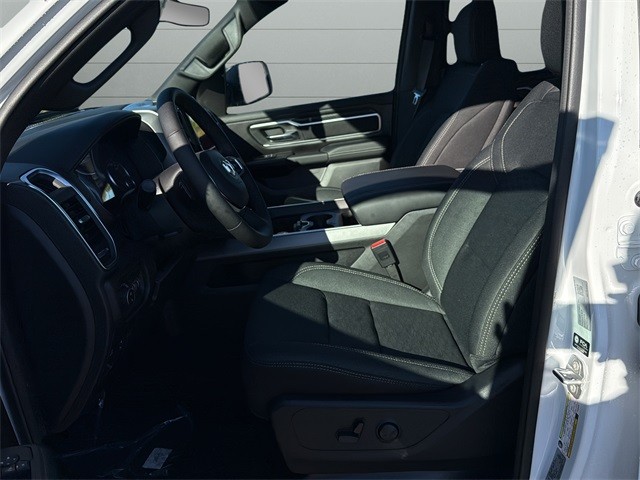 Ram 1500 Vehicle Full-screen Gallery Image 10