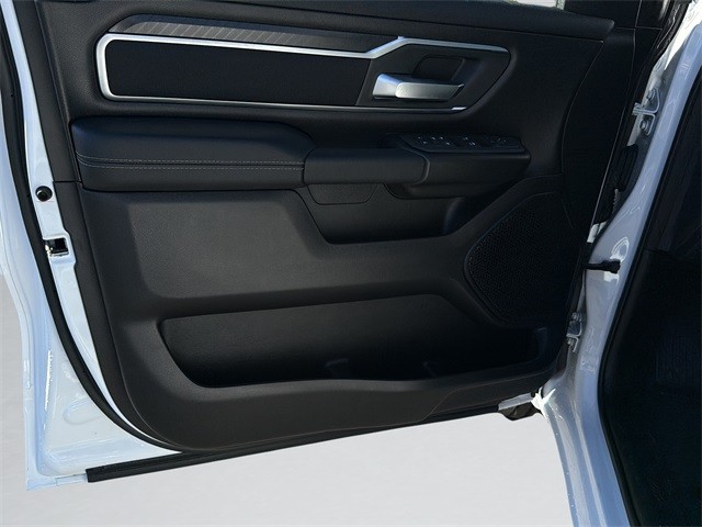 Ram 1500 Vehicle Full-screen Gallery Image 11