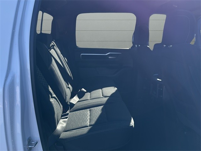 Ram 1500 Vehicle Full-screen Gallery Image 14