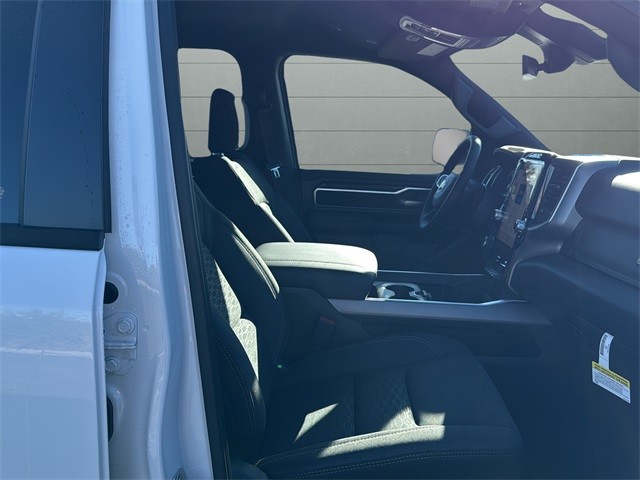 Ram 1500 Vehicle Full-screen Gallery Image 15