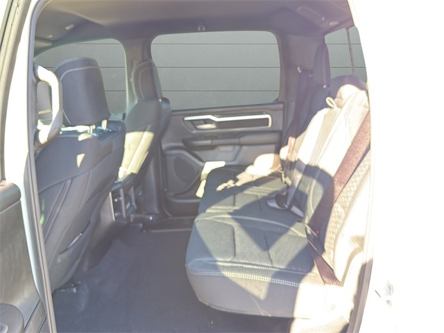 Ram 1500 Vehicle Full-screen Gallery Image 16