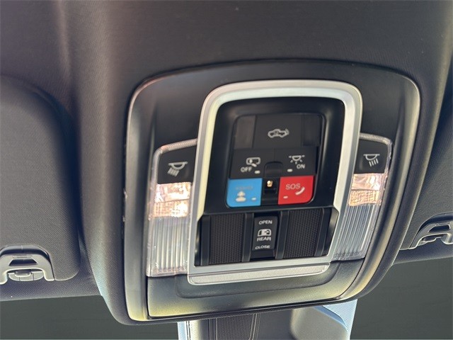 Ram 1500 Vehicle Full-screen Gallery Image 22