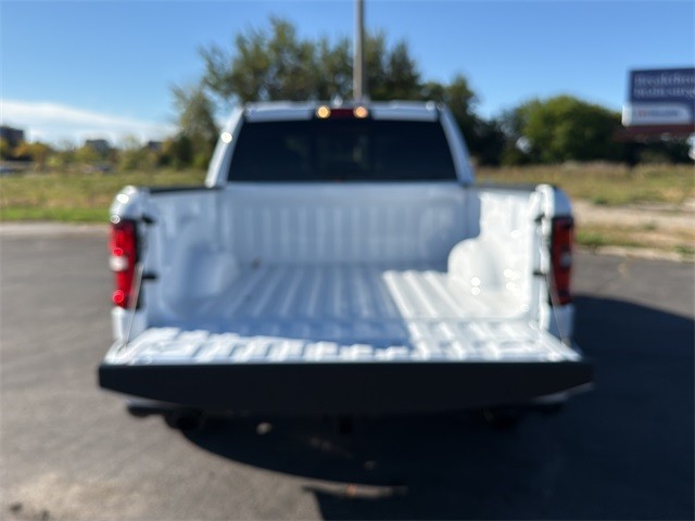 Ram 1500 Vehicle Full-screen Gallery Image 24