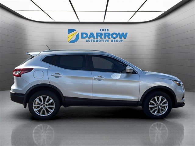 Nissan Rogue Sport Vehicle Full-screen Gallery Image 6