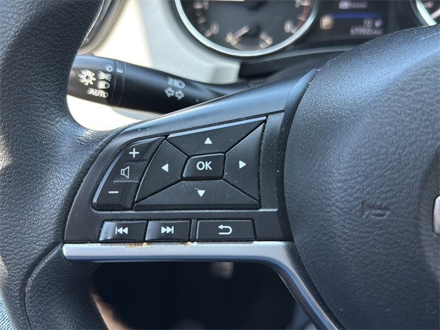 Nissan Rogue Sport Vehicle Full-screen Gallery Image 9