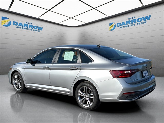 Volkswagen Jetta Vehicle Full-screen Gallery Image 2