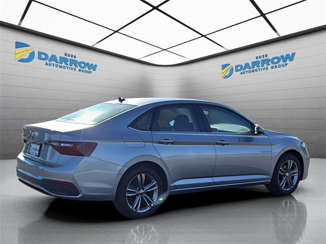 Volkswagen Jetta Vehicle Full-screen Gallery Image 4