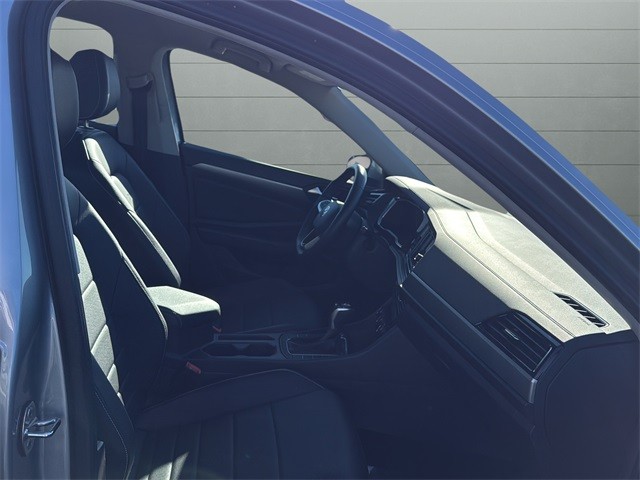 Volkswagen Jetta Vehicle Full-screen Gallery Image 14