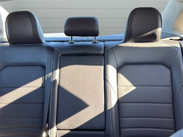 Volkswagen Jetta Vehicle Full-screen Gallery Image 24