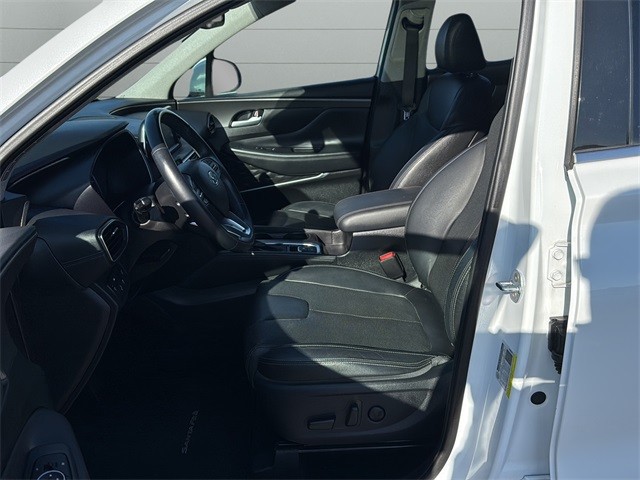 Hyundai Santa Fe Vehicle Full-screen Gallery Image 10