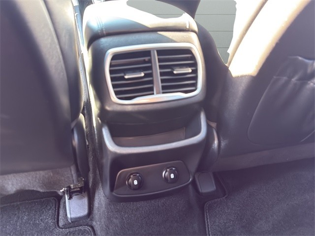 Hyundai Santa Fe Vehicle Full-screen Gallery Image 18