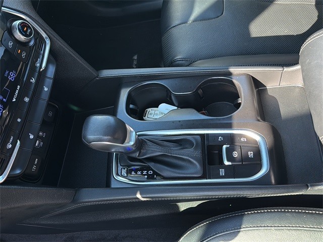 Hyundai Santa Fe Vehicle Full-screen Gallery Image 21