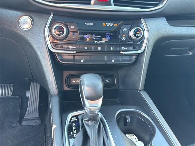 Hyundai Santa Fe Vehicle Full-screen Gallery Image 22