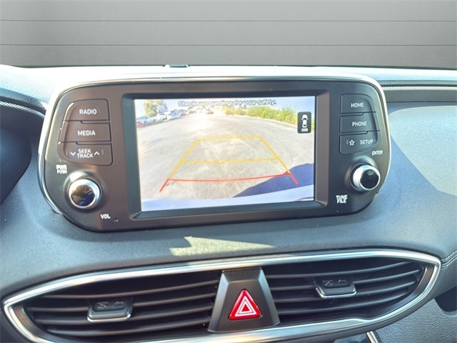 Hyundai Santa Fe Vehicle Full-screen Gallery Image 24