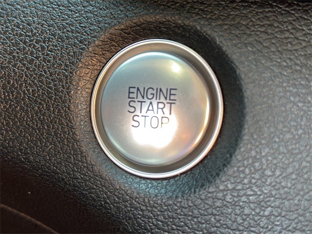 Hyundai Santa Fe Vehicle Full-screen Gallery Image 26