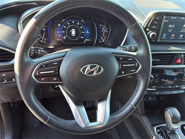 Hyundai Santa Fe Vehicle Full-screen Gallery Image 28