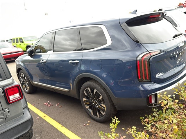 Kia Telluride Vehicle Full-screen Gallery Image 3