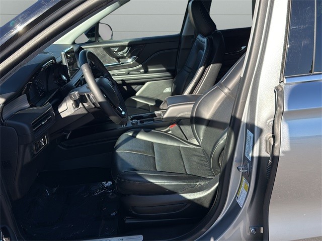 Lincoln Corsair Vehicle Full-screen Gallery Image 10