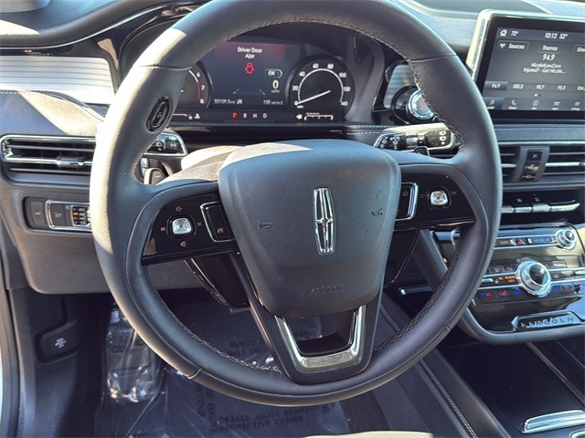 Lincoln Corsair Vehicle Full-screen Gallery Image 25