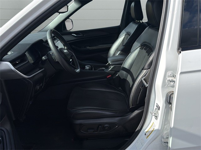 Jeep Grand Cherokee Vehicle Full-screen Gallery Image 10