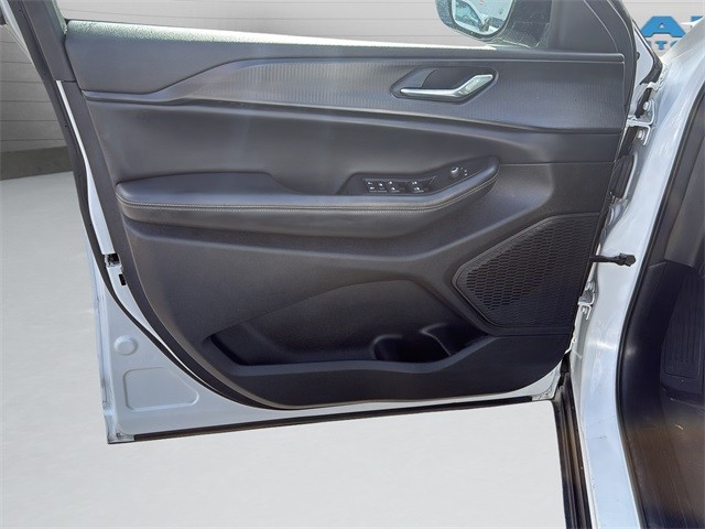 Jeep Grand Cherokee Vehicle Full-screen Gallery Image 11