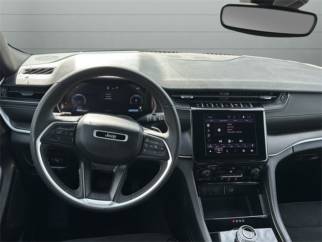 Jeep Grand Cherokee Vehicle Full-screen Gallery Image 12