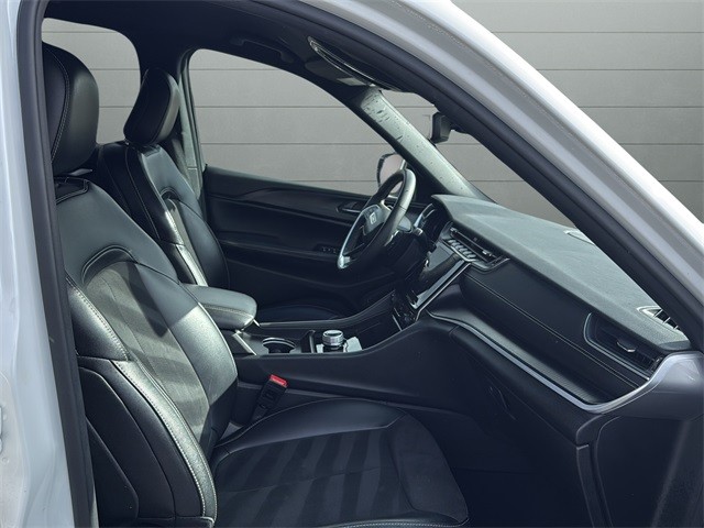 Jeep Grand Cherokee Vehicle Full-screen Gallery Image 15