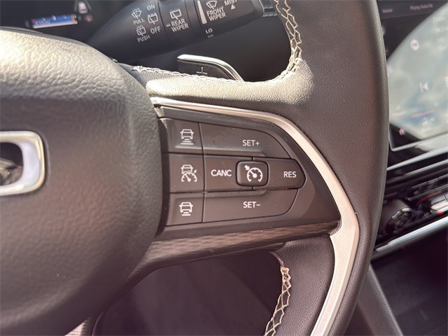 Jeep Grand Cherokee Vehicle Full-screen Gallery Image 18