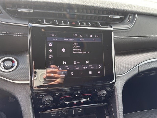 Jeep Grand Cherokee Vehicle Full-screen Gallery Image 21