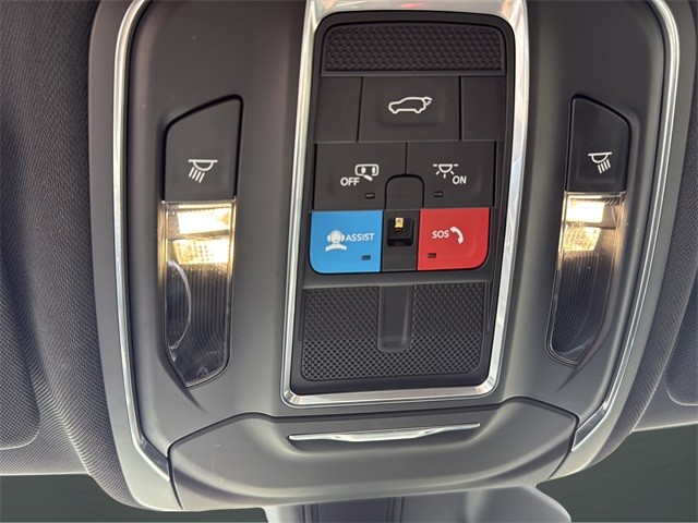 Jeep Grand Cherokee Vehicle Full-screen Gallery Image 23