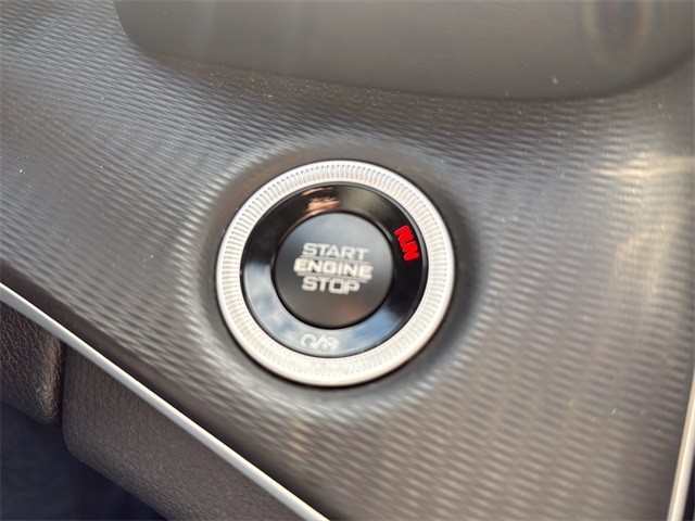 Jeep Grand Cherokee Vehicle Full-screen Gallery Image 24