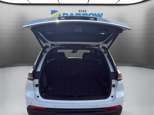 Jeep Grand Cherokee Vehicle Full-screen Gallery Image 25