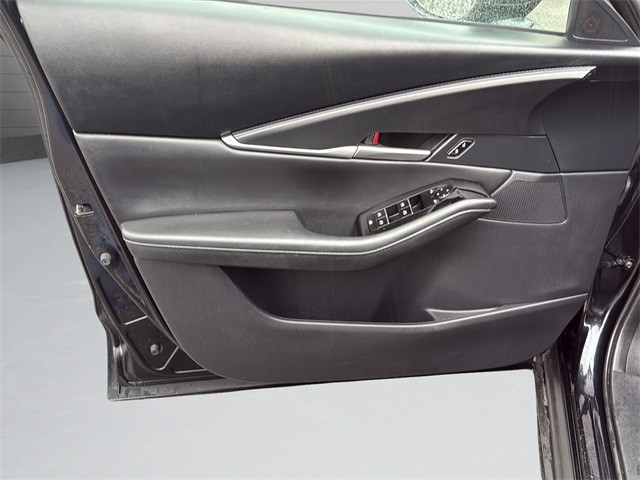 Mazda CX-30 Vehicle Full-screen Gallery Image 11