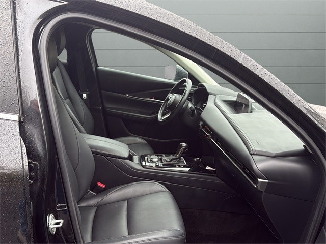 Mazda CX-30 Vehicle Full-screen Gallery Image 15