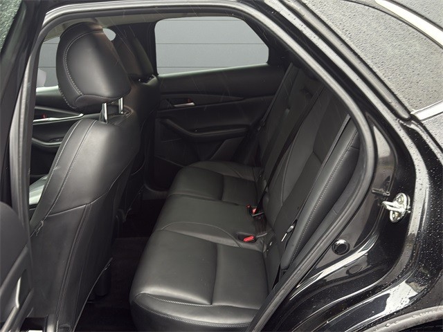 Mazda CX-30 Vehicle Full-screen Gallery Image 16