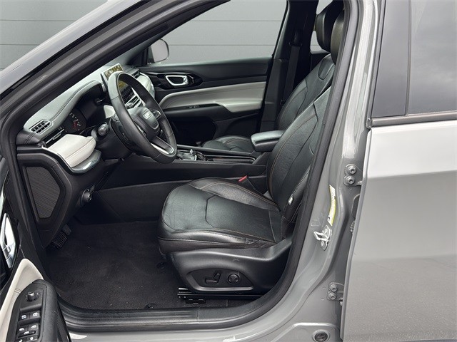 Jeep Compass Vehicle Full-screen Gallery Image 10