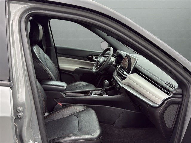 Jeep Compass Vehicle Full-screen Gallery Image 15