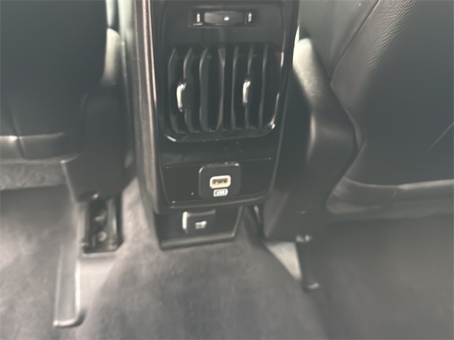 Jeep Compass Vehicle Full-screen Gallery Image 17