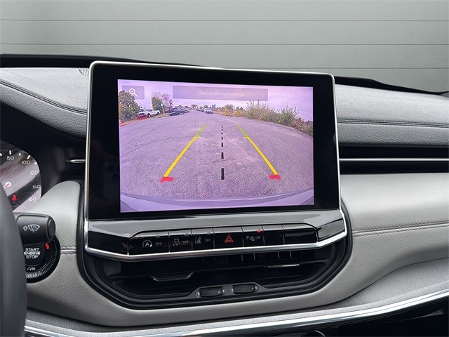 Jeep Compass Vehicle Full-screen Gallery Image 22