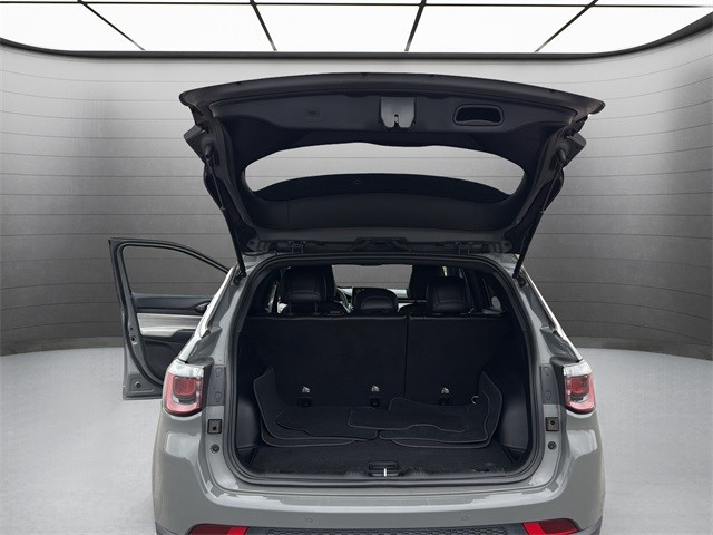 Jeep Compass Vehicle Full-screen Gallery Image 25