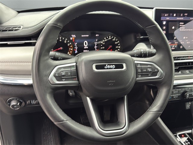 Jeep Compass Vehicle Full-screen Gallery Image 26