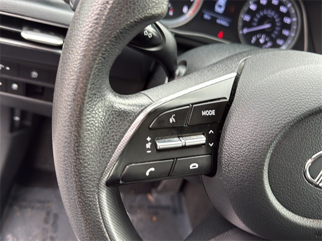 Hyundai Sonata Vehicle Full-screen Gallery Image 9