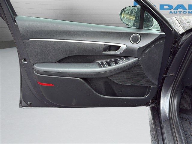 Hyundai Sonata Vehicle Full-screen Gallery Image 11