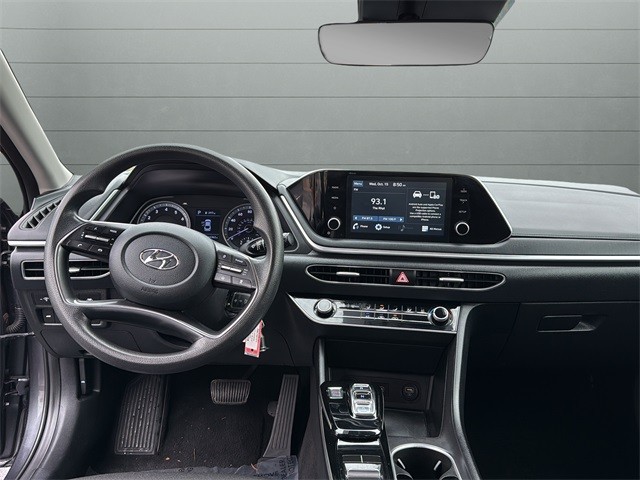 Hyundai Sonata Vehicle Full-screen Gallery Image 12