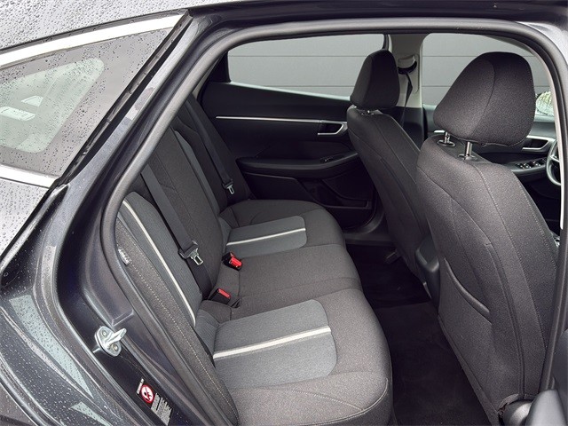 Hyundai Sonata Vehicle Full-screen Gallery Image 14